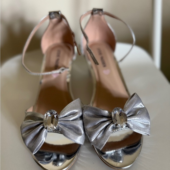 LIKE NEW Steve Madden Girls Shoes /Clair Heeled Sandal - Picture 2 of 7